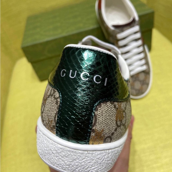 Gucci Beige and Red Logo Sneakers🌸💯 - Picture 9 of 9